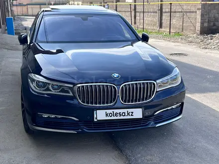 BMW 750 2016 года за 28 500 000 тг. в Алматы – фото 10
