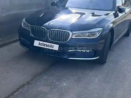 BMW 750 2016 года за 28 500 000 тг. в Алматы – фото 11