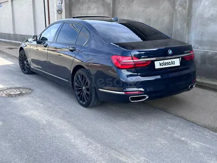 BMW 750 2016 года за 28 500 000 тг. в Алматы – фото 12