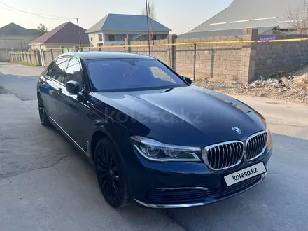 BMW 750 2016 года за 28 500 000 тг. в Алматы – фото 3
