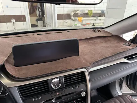 Накидка на панель Lexus RX за 15 000 тг. в Караганда – фото 2