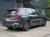 BMW X5 2022 года за 52 000 000 тг. в Актобе – фото 2