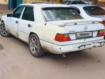 Mercedes-Benz E 200 1993 года за 1 100 000 тг. в Жезказган – фото 3