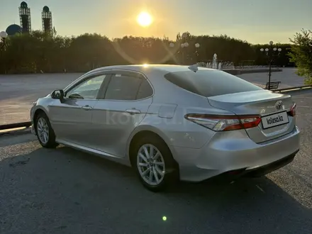 Toyota Camry 2018 года за 10 500 000 тг. в Кызылорда – фото 2