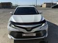 Toyota Camry 2018 года за 11 900 000 тг. в Атырау – фото 2