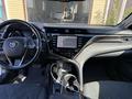 Toyota Camry 2018 года за 11 900 000 тг. в Атырау – фото 10