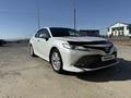 Toyota Camry 2018 года за 11 900 000 тг. в Атырау – фото 3