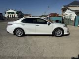 Toyota Camry 2018 годаүшін11 900 000 тг. в Атырау – фото 4