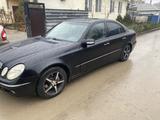 Mercedes-Benz E 200 2005 годаүшін2 200 000 тг. в Атырау – фото 2