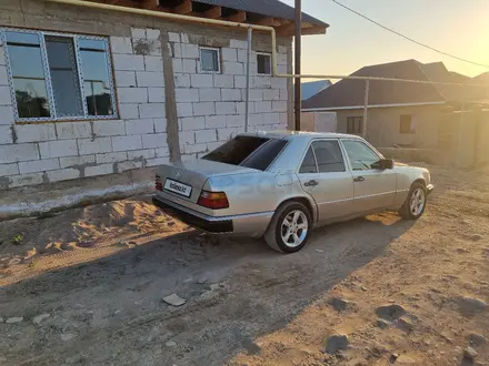 Mercedes-Benz E 200 1992 года за 1 600 000 тг. в Алматы – фото 2