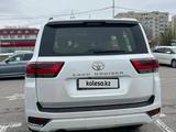 Toyota Land Cruiser 2023 года за 58 900 000 тг. в Алматы – фото 5