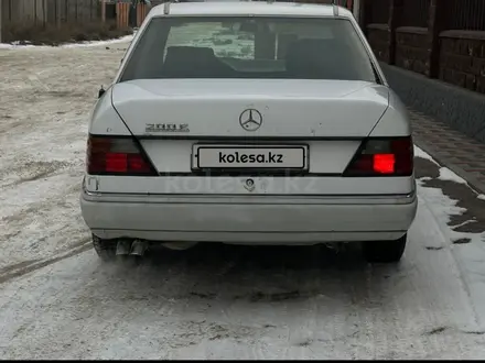 Mercedes-Benz E 200 1993 года за 1 700 000 тг. в Алматы – фото 4