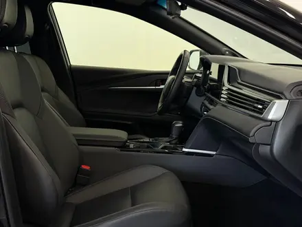 Toyota Camry Luxe 2024 года за 21 190 000 тг. в Астана – фото 6
