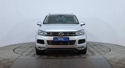 Volkswagen Touareg 2012 года за 7 490 000 тг. в Астана – фото 2