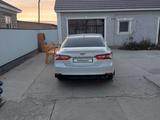 Toyota Camry 2021 годаүшін16 500 000 тг. в Атырау – фото 2