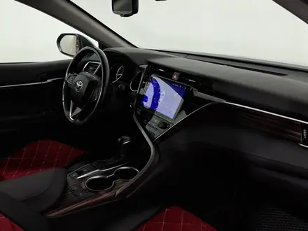 Toyota Camry 2019 года за 12 450 000 тг. в Астана – фото 15