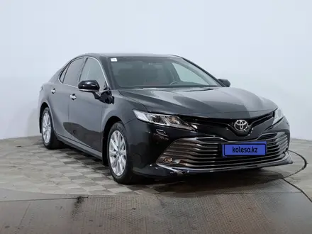 Toyota Camry 2019 года за 12 450 000 тг. в Астана – фото 3