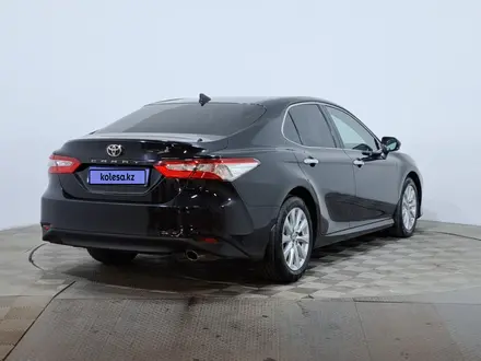 Toyota Camry 2019 года за 12 450 000 тг. в Астана – фото 5