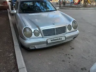 Mercedes-Benz E 230