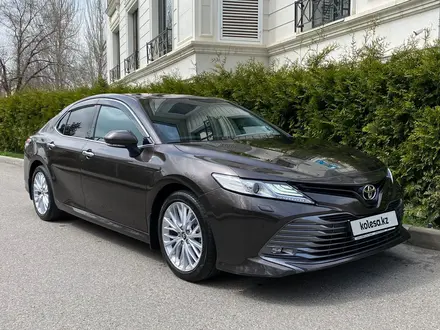 Toyota Camry 2018 года за 17 000 000 тг. в Алматы – фото 19