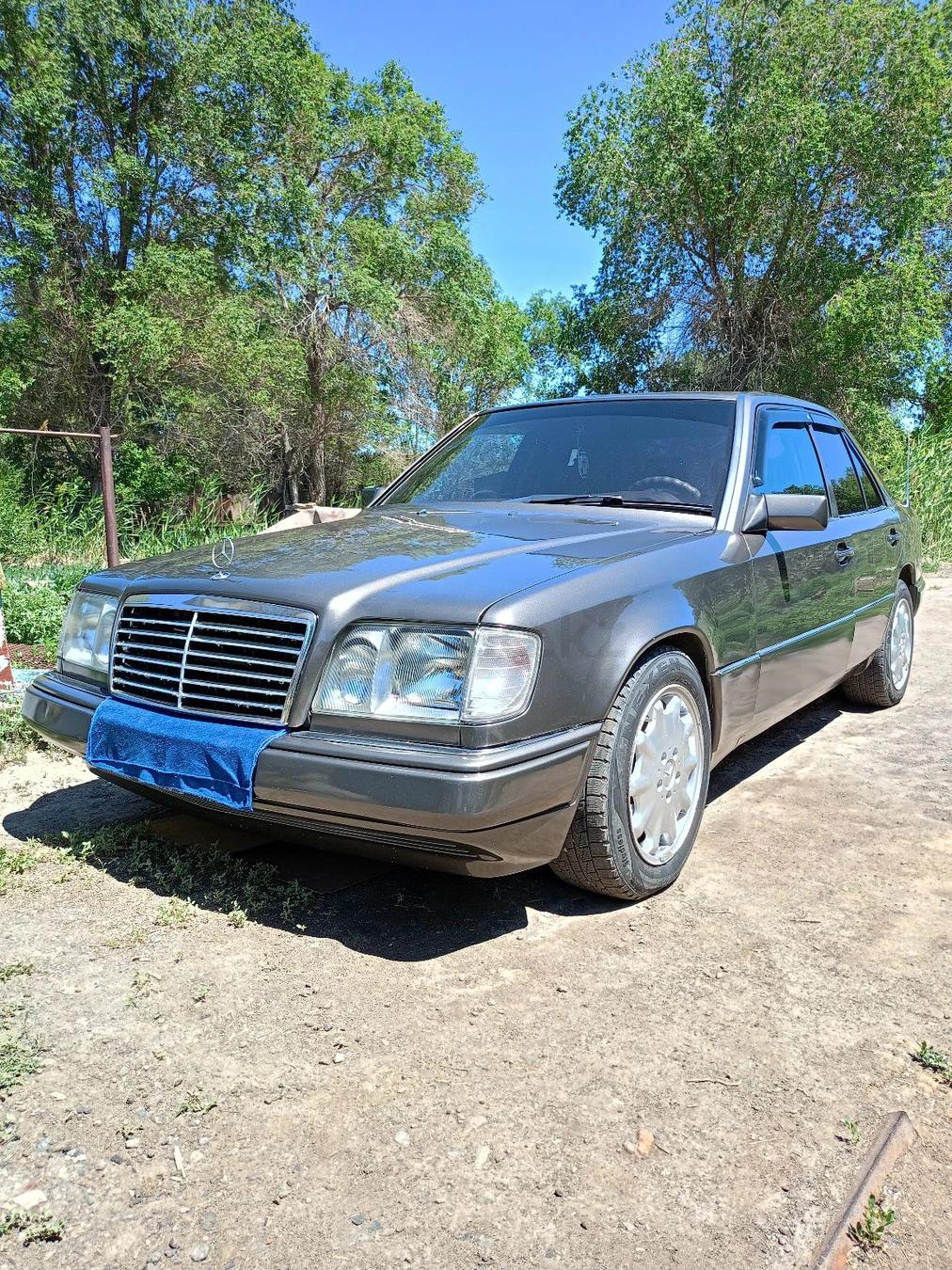 Mercedes-Benz E 220 1994 г.