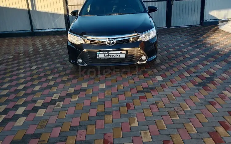 Toyota Camry 2015 года за 11 000 000 тг. в Актобе