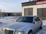 Mercedes-Benz E 220 1993 года за 2 100 000 тг. в Караганда