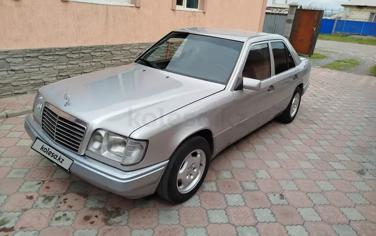 Mercedes-Benz E 220 1993 года за 2 000 000 тг. в Талдыкорган
