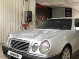 Mercedes-Benz E 220 1998 года за 2 000 000 тг. в Кокшетау – фото 2