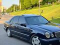 Mercedes-Benz E 320 1997 года за 3 500 000 тг. в Алматы – фото 3