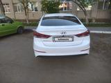 Hyundai Elantra 2018 года за 8 000 000 тг. в Уральск – фото 3