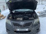 Toyota Camry 2010 года за 3 000 000 тг. в Актобе – фото 2