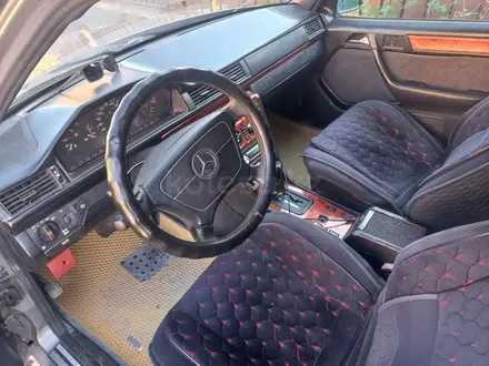 Mercedes-Benz E 320 1993 года за 1 900 000 тг. в Астана – фото 5