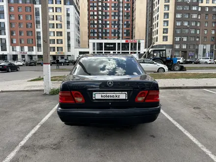 Mercedes-Benz E 200 1998 года за 2 250 000 тг. в Астана – фото 4