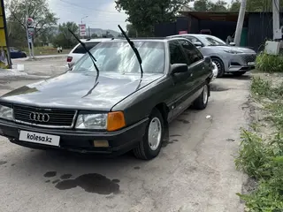 Audi 100