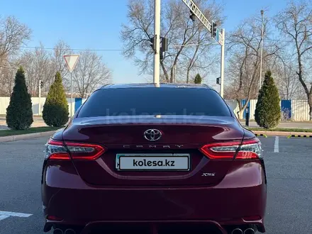 Toyota Camry 2018 года за 12 800 000 тг. в Алматы – фото 8