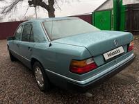 Mercedes-Benz E 220 1993 годаfor2 750 000 тг. в Алматы