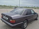 Mercedes-Benz E 200 1993 года за 2 000 000 тг. в Приозерск – фото 2