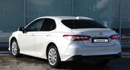 Toyota Camry 2022 года за 13 150 000 тг. в Астана – фото 2