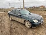 Mercedes-Benz C 200 2002 года за 3 200 000 тг. в Актобе – фото 3