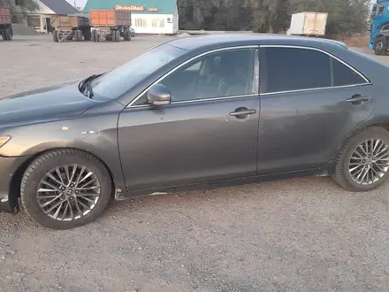 Toyota Camry 2006 года за 3 500 000 тг. в Уральск – фото 3