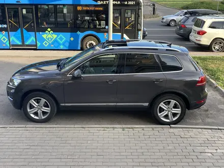 Volkswagen Touareg 2012 года за 12 500 000 тг. в Астана – фото 14