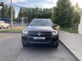 Volkswagen Touareg 2012 года за 12 500 000 тг. в Астана – фото 2