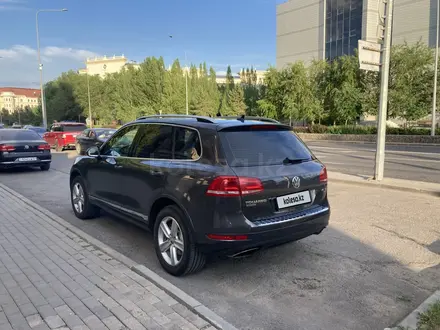 Volkswagen Touareg 2012 года за 12 500 000 тг. в Астана – фото 5
