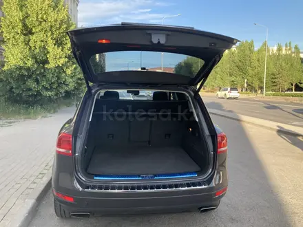 Volkswagen Touareg 2012 года за 12 500 000 тг. в Астана – фото 7