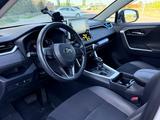 Toyota RAV4 2020 года за 15 200 000 тг. в Астана – фото 2
