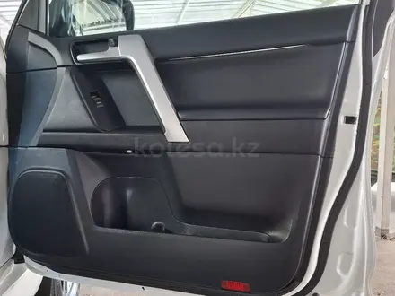 Toyota Land Cruiser Prado 2019 года за 30 900 000 тг. в Алматы – фото 66