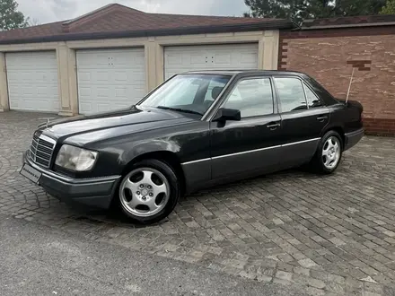 Mercedes-Benz E 200 1993 года за 2 200 000 тг. в Шымкент