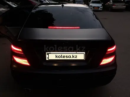 Mercedes-Benz C 200 2011 года за 7 000 000 тг. в Астана – фото 17