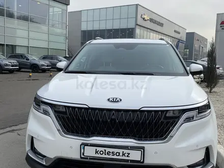 Kia Carnival 2021 года за 21 000 000 тг. в Атырау